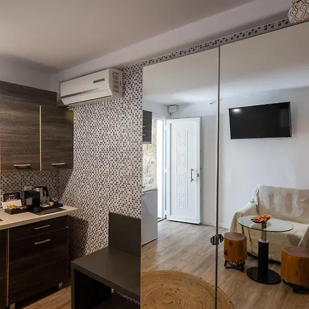 Mykonos Double Luxury Mini Suites-with External Hot Adults Only * Ano Mera