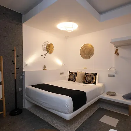 Mykonos Double Luxury Mini Suites-with External Hot Adults Only 阿诺梅拉